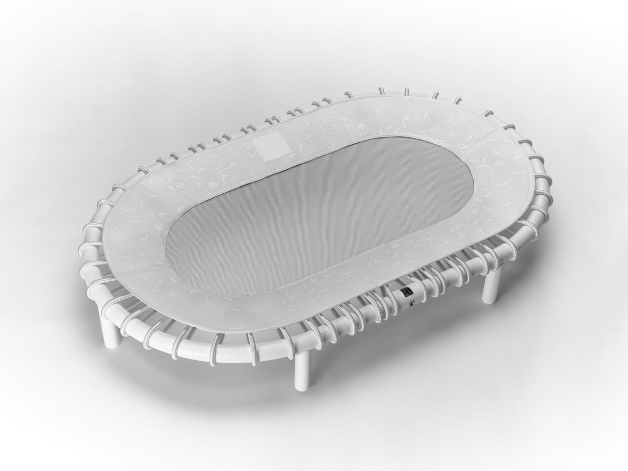 Standpolin in Weiß mit heller Sprungfläche, floraler Musterung, weißen Seilringen und weißem Rahmen für aktives Stehen, Balance und ergonomische Bewegung.