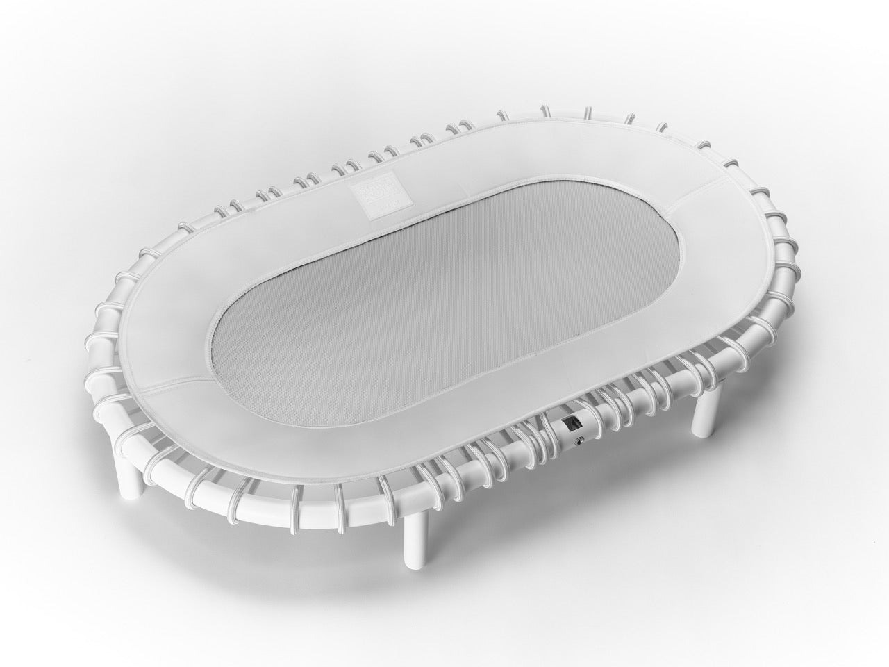 Standpolin in Weiß mit heller Sprungfläche, weißen Seilringen und minimalistischem Design für aktives Stehen, Balance und ergonomische Bewegung.