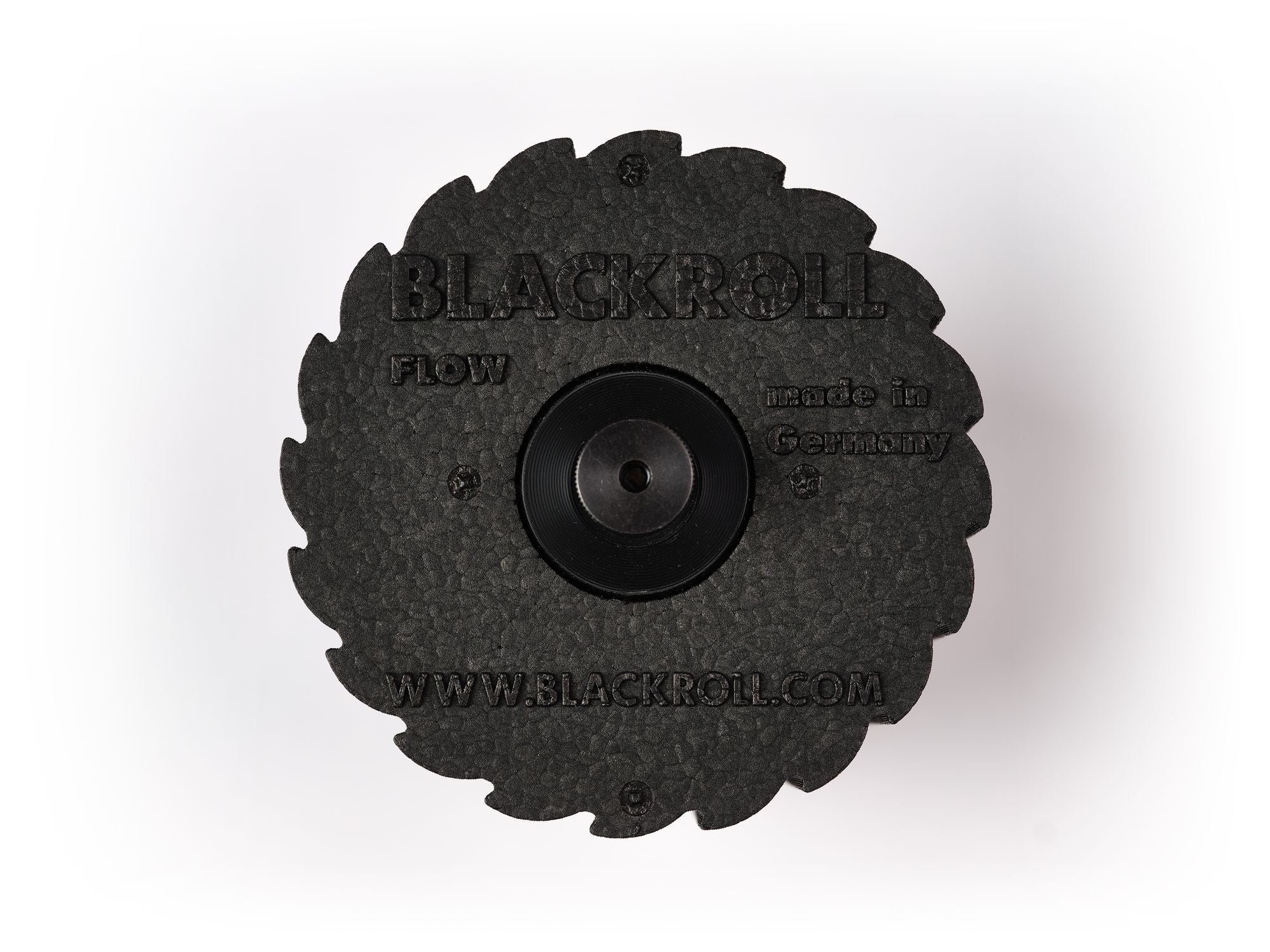 Nahaufnahme der schwarzen Blackroll Flow für Standpolin mit Befestigungselement, strukturierter Oberfläche und Hinweis auf Herstellung in Deutschland.